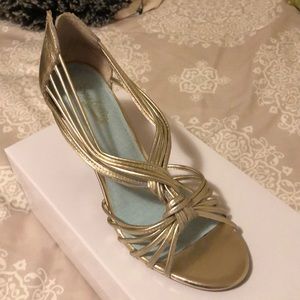 Seychelles “menace” gold leather sandal size 8